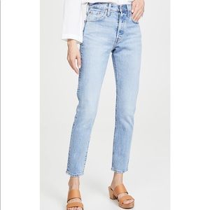 501 high rise Levi’s Light Wash